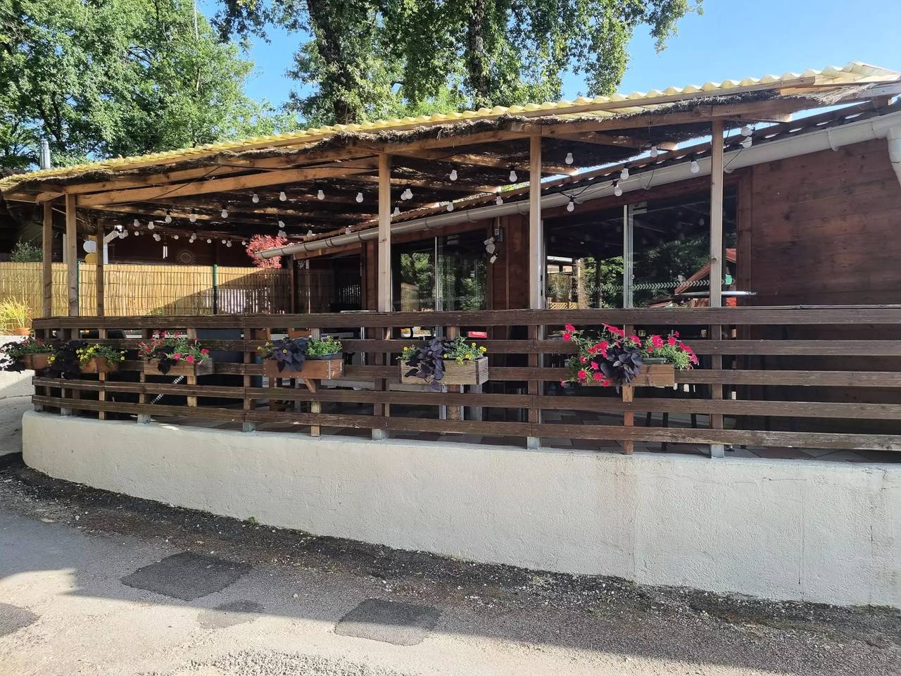 75 Résidence Sous-bois, Terrasse couverte 4 personnes in Peyrignac, Périgord Noir