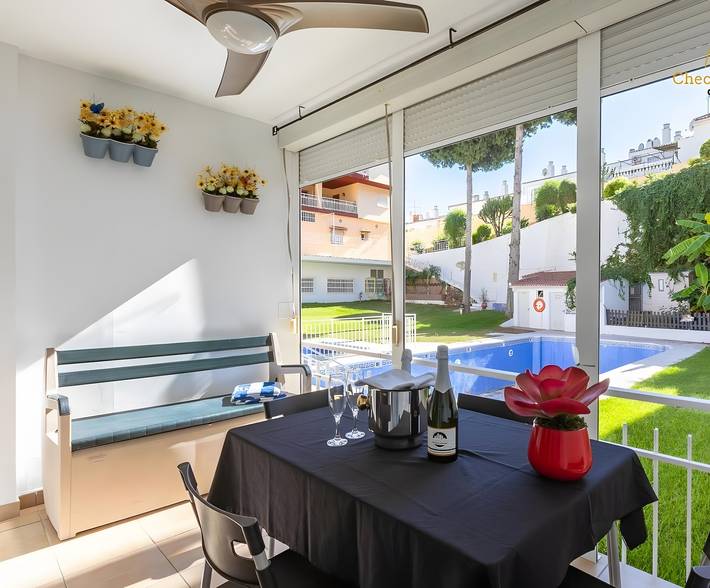 Apartamento para 3 personas, con Balcón además de Jardín y Piscina para niños en Torremolinos