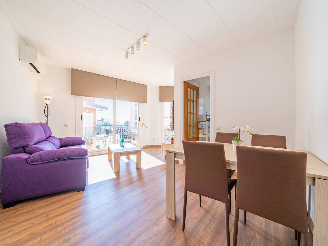 Apartamento entero, Apartamento luminoso con balcón, Wi-Fi y aire acondicionado a 150m de la playa en Calella in Calella, Costa del Maresme