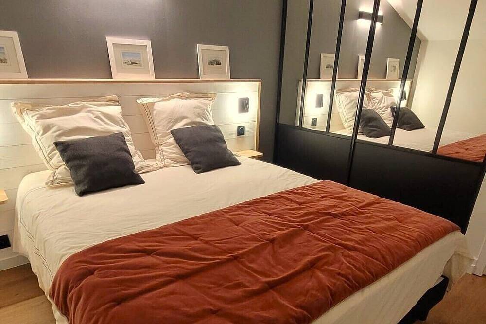 200 meters from the beach: Villa In The Center of Cap Ferret, beautiful garden with trees in Lège-Cap-Ferret, Arcachon region