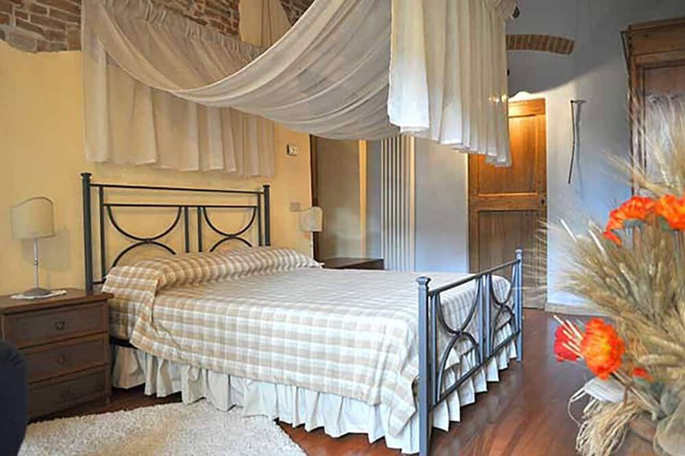 Beautiful Tuscan farmhouse in a great location near Val D'Orcia & private pool in Pienza, Orciatal