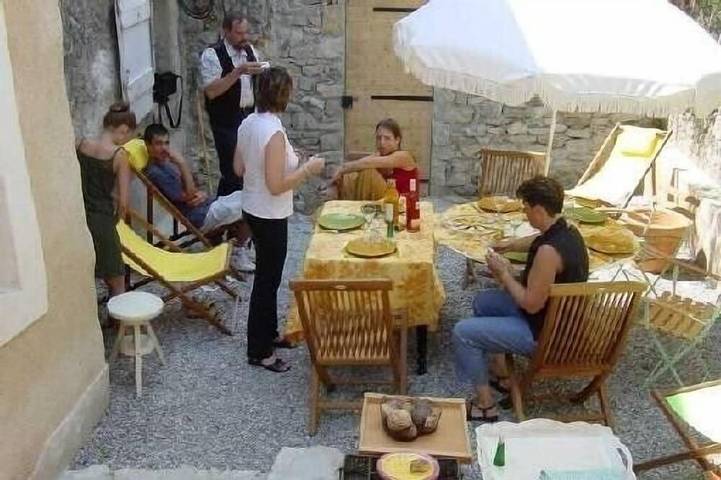Location de vacances pour 5 personnes, avec balcon et jardin dans Office De Tourisme De Sederon - 4
