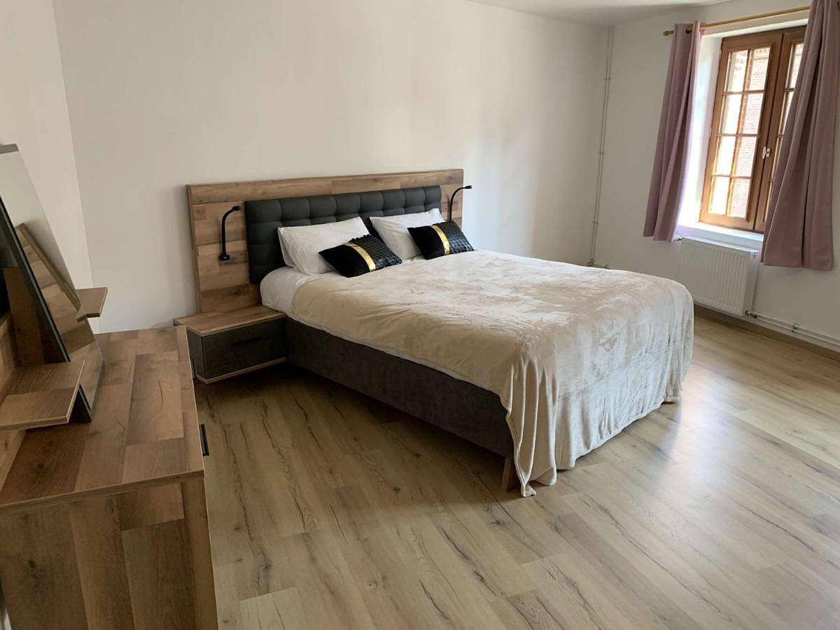 Three-Bedroom House in Forges-les-Eaux, Région de Dieppe