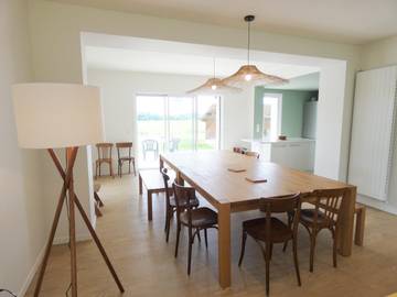 Gîte pour 6 personnes, avec piscine ainsi que jardin et terrasse à Herm