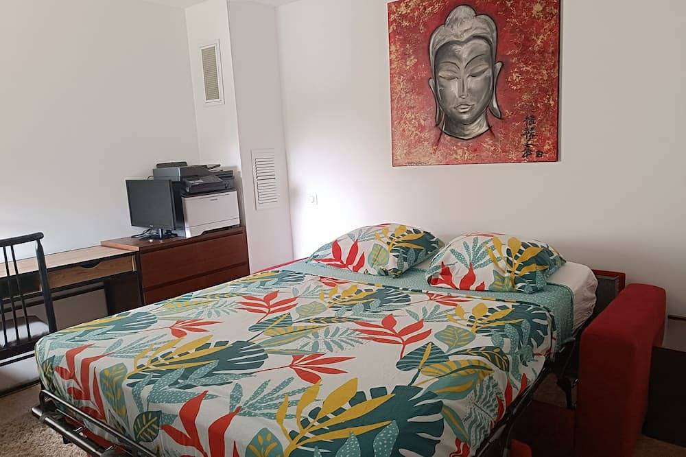 Villa au Calme, Piscine Jeux Extérieurs in Carpentras, Parc naturel régional du Mont-Ventoux