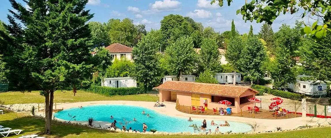 Camping pour 4 personnes, avec piscine