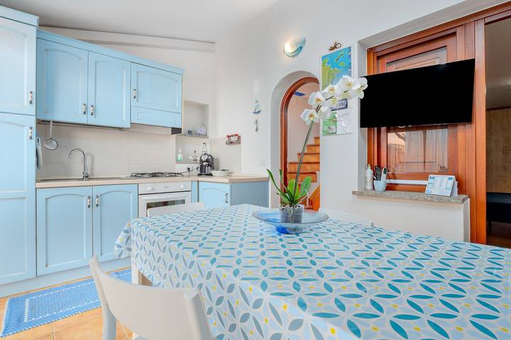 'San Teodoro Casa Vacanze A' con Wi-Fi, A/C & Terrazza in San Teodoro, Olbia-Tempio
