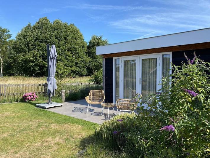 B&b voor 2 personen, with Terras and Tuin as well as Uitzicht in Burgh-Haamstede