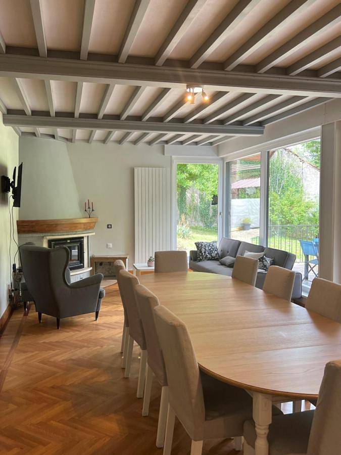 Location de vacances pour 14 personnes, avec jardin à Doucier - 2