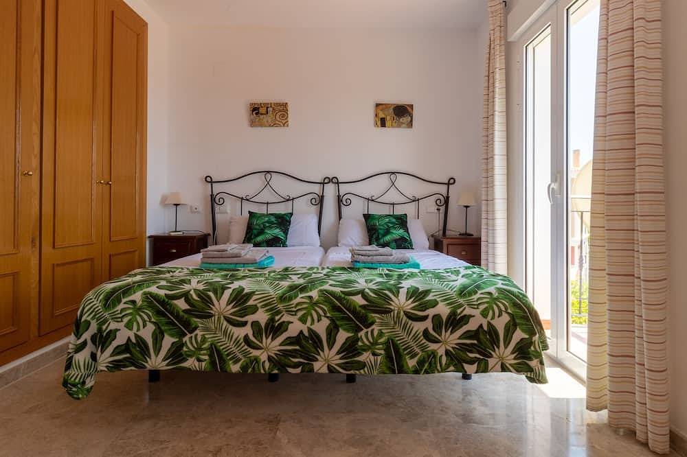 Casa La Rosaleda, stunning view, 2 pools, free wifi in Muchamiel, Costa Blanca