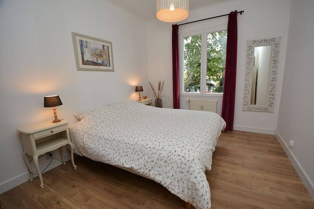 Entire apartment, Modern apartment near historical center Tarascon in Tarascon, Arles region