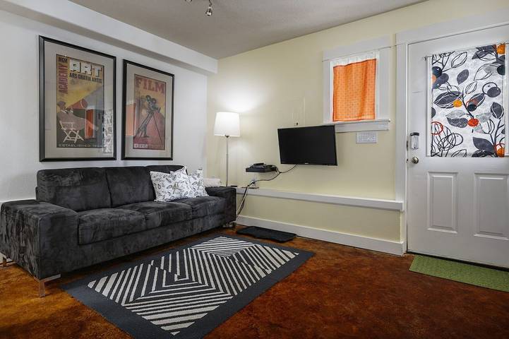 Vacation rental for 5 people, with yard in Oregon