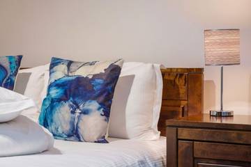 Vacation Rental for 4 Guests in Downtown, London, Picture 3