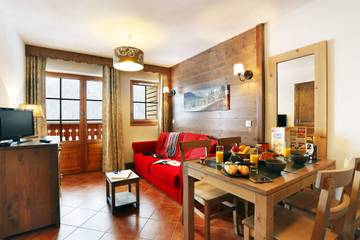 Gîte pour 4 personnes, avec piscine ainsi que balcon et sauna à Chatel