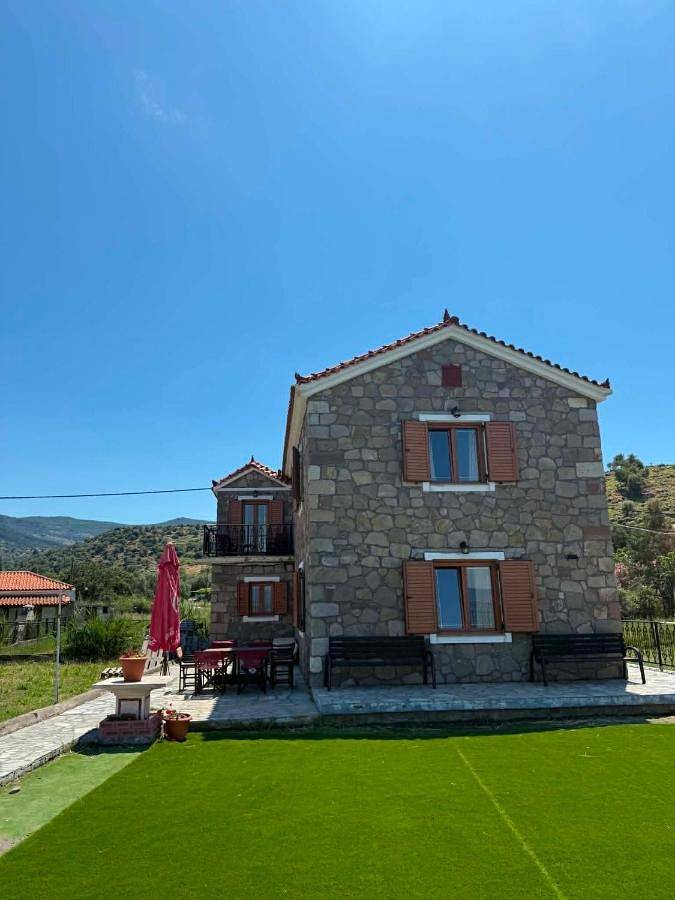 Apartamento para 4 personas, con jardín además de vistas y balcón, Se admiten mascotas en Lesbos