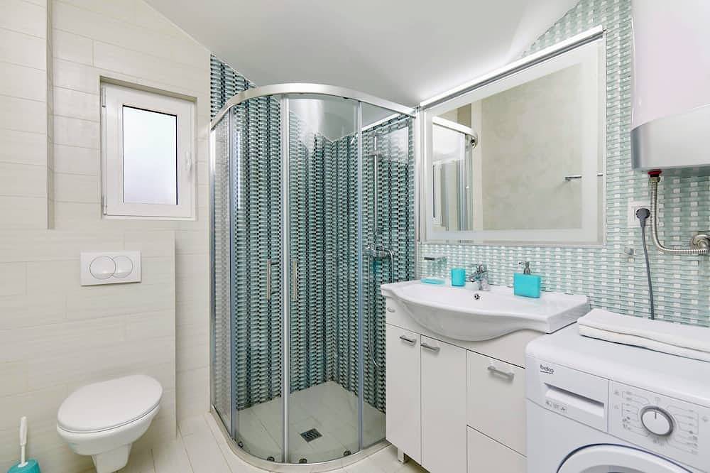 Ganze Wohnung, ❤️Bayview Studio & Parkplatz Panorama Meerblick 50% Rabatt idealer freiberuflicher Hub in Tivat, Boka Kotorska