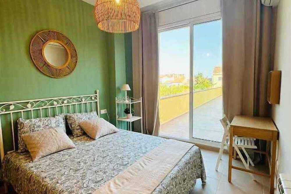 Appartement entier, Beautiful Apartment with Terrace and Parking in Palafrugell in Palafrugell, Costa Brava