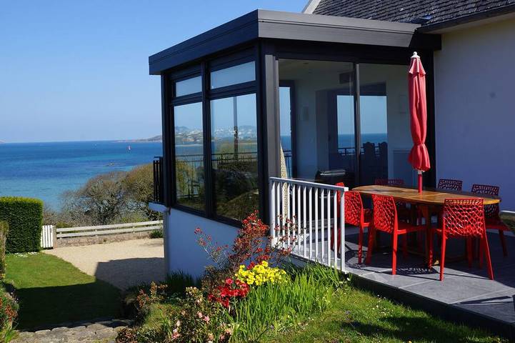 Location de vacances pour 8 personnes, avec Balcon ainsi que Terrasse et Jardin à Louannec
