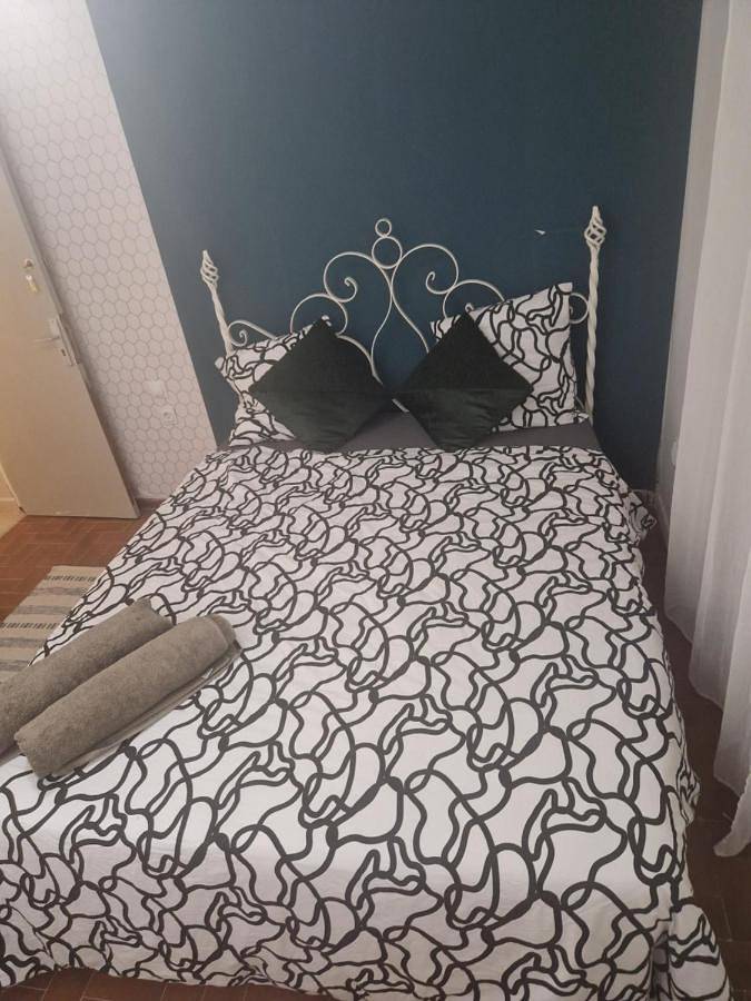 Double Room in Bédarrides, Vaucluse
