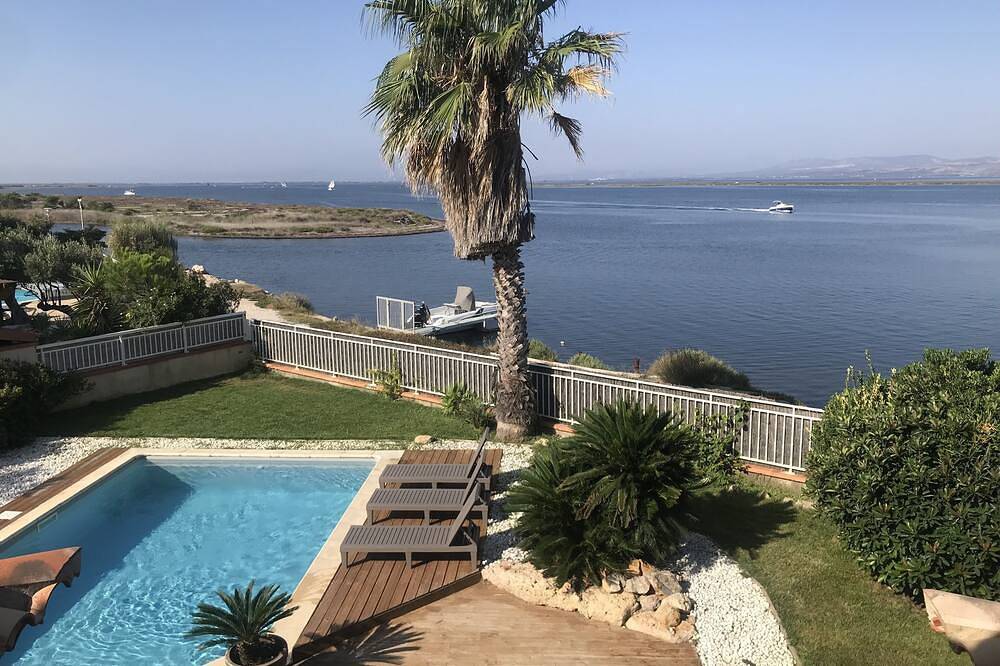 Villa bord de mer avec piscine et vue exceptionnelle sur lac et montagne in Port Leucate, Leucate