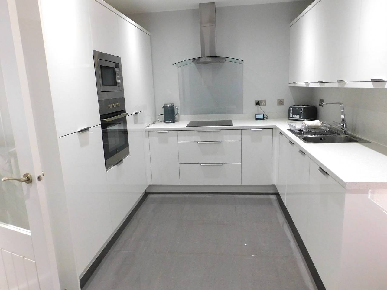 Beautiful 3 bedroom home with large garden.  35 mins to Glasgow & Edinburgh. in North Lanarkshire