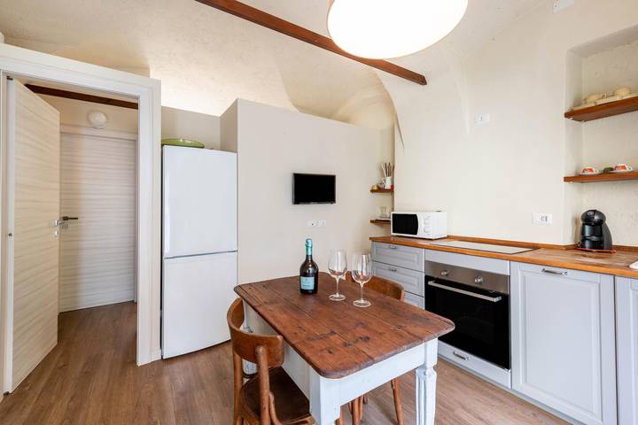 Appartamento intero, Apartments Portese Main Floor in San Felice del Benaco, Prealpi Gardesane