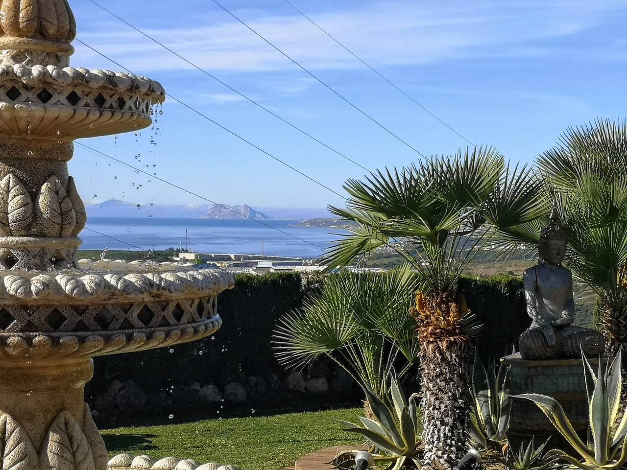 Apartment 'Villa Roca' with Sea View, Wi-Fi and Air Conditioning in Estepona, Costa del Sol