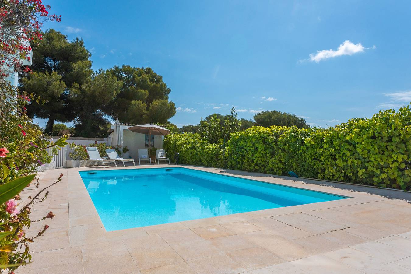 Villa "Paradis" with Sea View, Private Pool & Wi-Fi in Les Issambres, Roquebrune-sur-Argens
