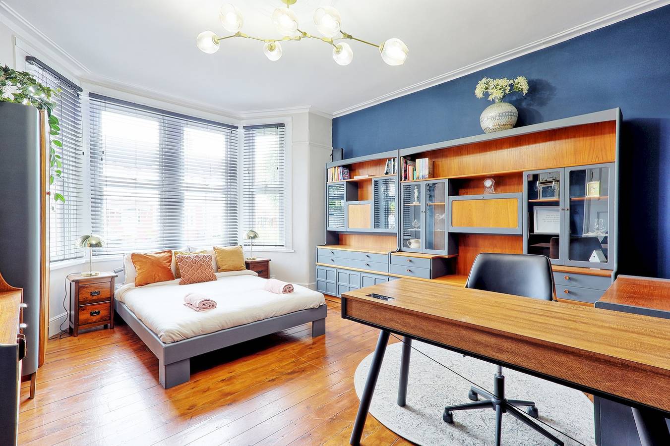 Spacious 4-Bedroom Home Near Station & Seafront - Pass the Keys in Southend-on-Sea, Este de Inglaterra