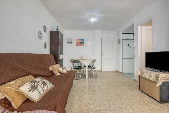 Hel lejlighed, Apartment 'On Daimús Beach' with Shared Pool, Wi-Fi and Air Conditioning in Platja de Daimús (Daimús), Daimús