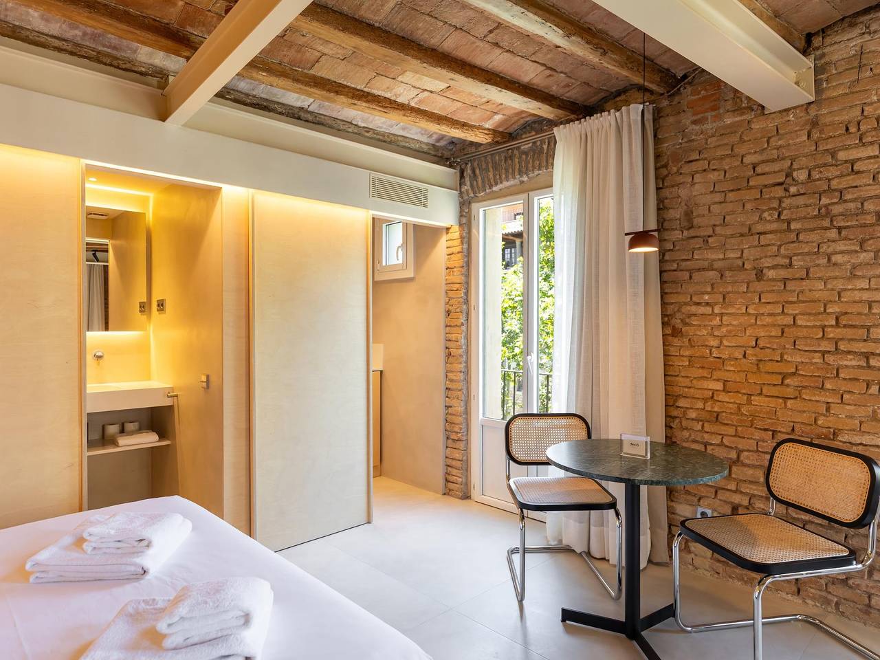 Entire holiday apartment, Estudi 2 pax al Born in Barcelona Centre, Barcelona