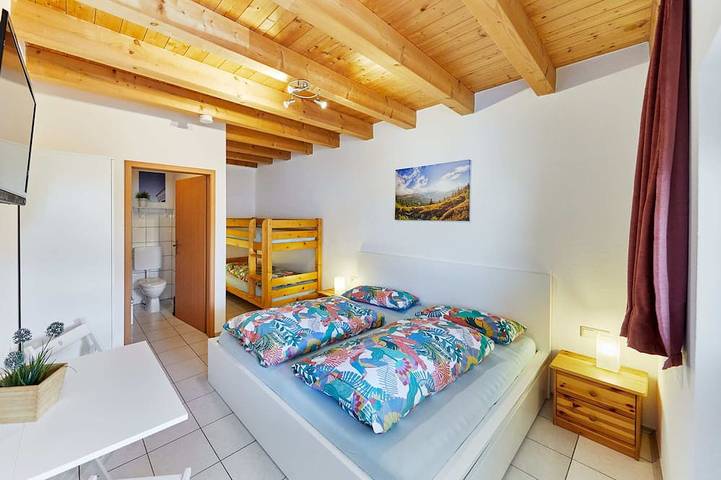 Ganze Wohnung, Schönes Zimmer perfekt für Familien - nur 10 Gehminuten vom Europa-Park in Europa-Park, Rust