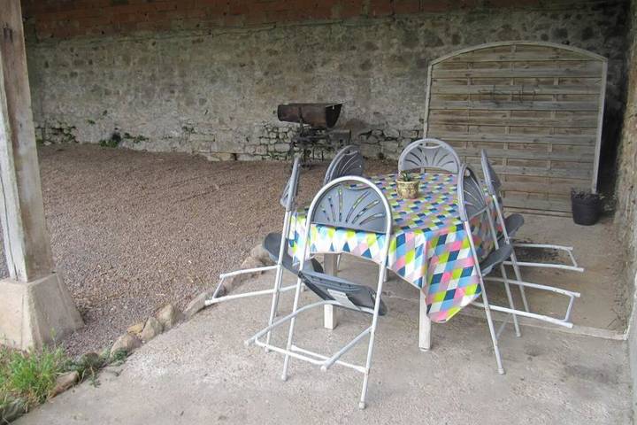 Location de vacances pour 5 personnes, avec vue et jardin, animaux acceptés à Buffières - 3