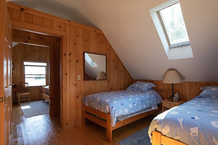 Glamping for 4 people, with yard in Maine