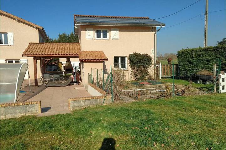 Location de vacances pour 6 personnes, avec terrasse ainsi que jardin et piscine à Septème