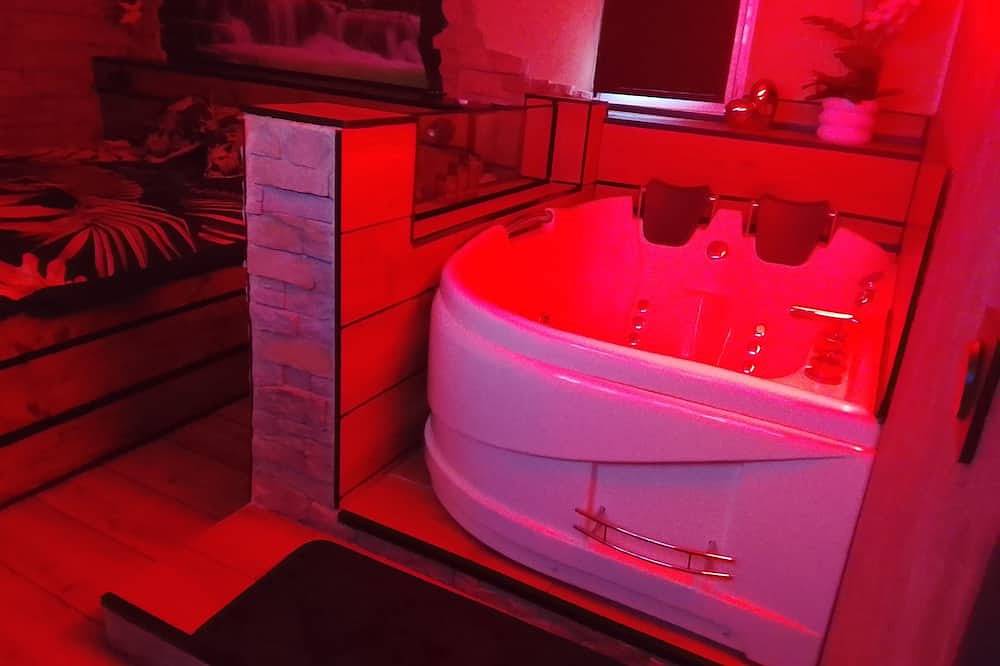 Casa Lova Jacuzzi, whirlpool bath. Romantic setting Escape and relaxation ❤️ in Entraigues-sur-la-Sorgue, Vaucluse