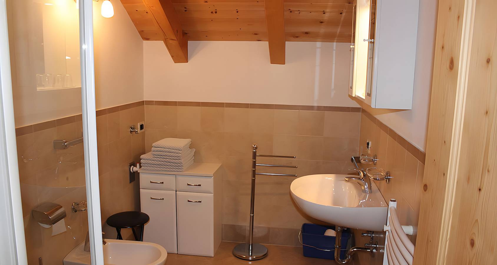 Entire apartment, Apartment 'Pütia' with Mountain View, Shared Terrace and Wi-Fi in La Val, Dolomiti Superski