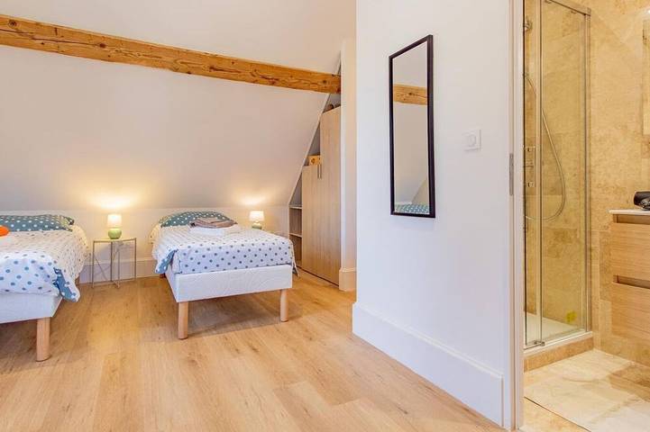 Location de vacances pour 8 personnes, avec Jardin et Piscine à Saint-Bonnet-de-Joux - 2