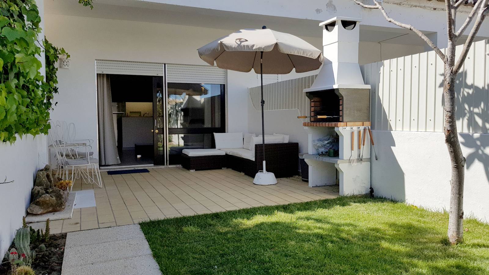 Magnific Studio with a cozy garden, 5 minutes to t, foto 6