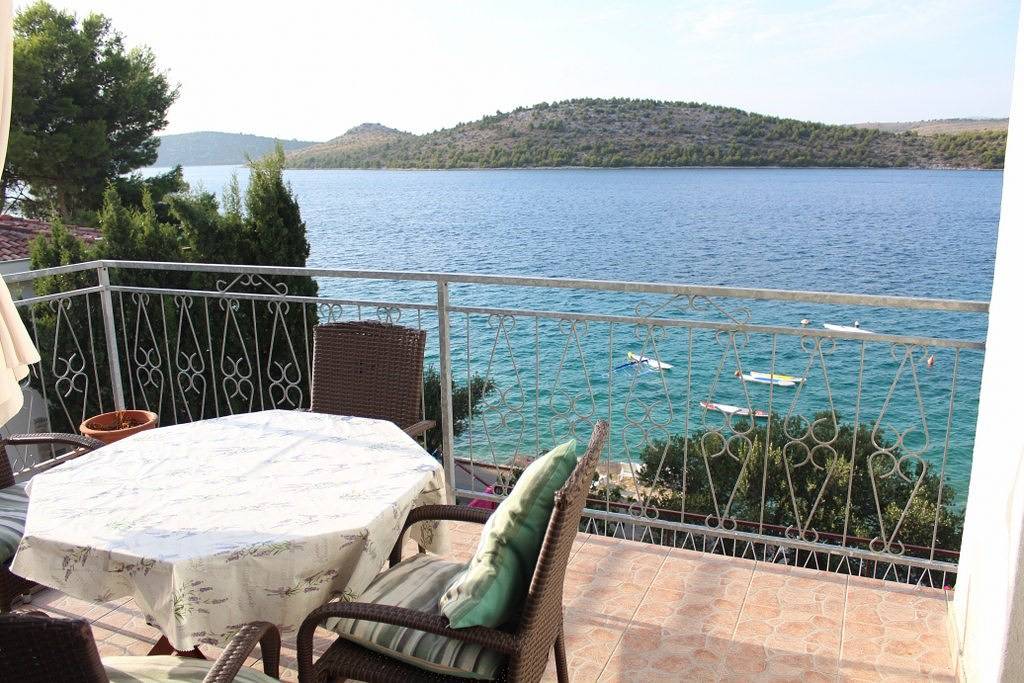 Aparthotel dla 6 osób z balkon/ taras in Grebastica, Żupania szybenicko-knińska