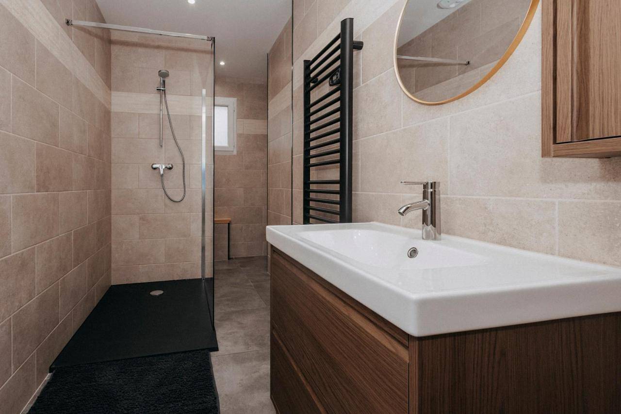 Appartement entier, La bâtisse des tuileries côté vigne in Lamure-sur-Azergues, Région de Villefranche-sur-Saône