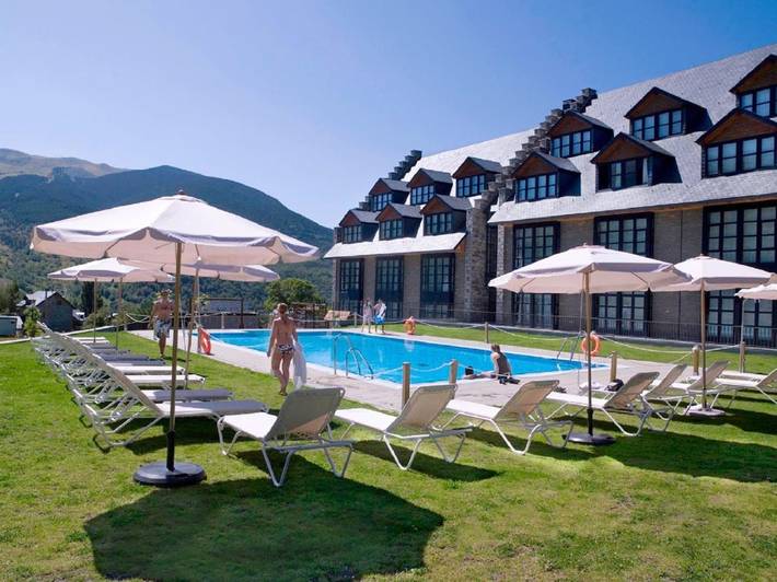 Hôtel pour 2 personnes, avec jacuzzi ainsi que jardin et piscine dans Cerler - 3