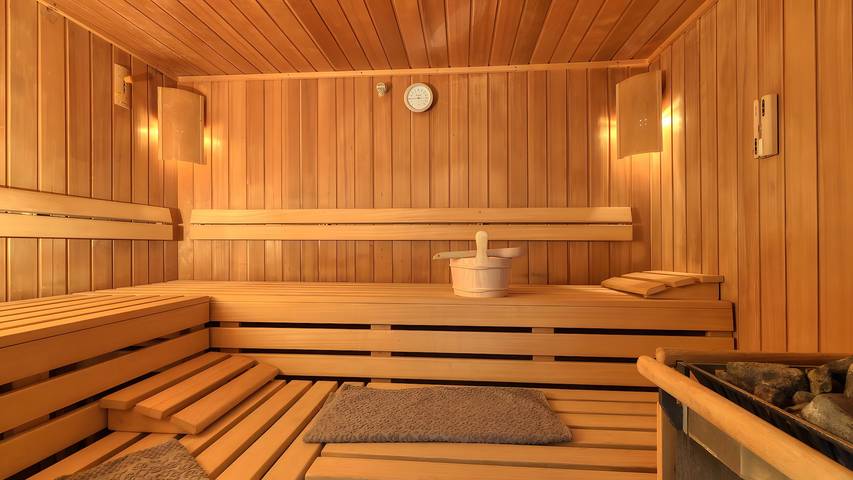 Ferienhaus für 7 Personen, mit Sauna und Garten sowie Balkon