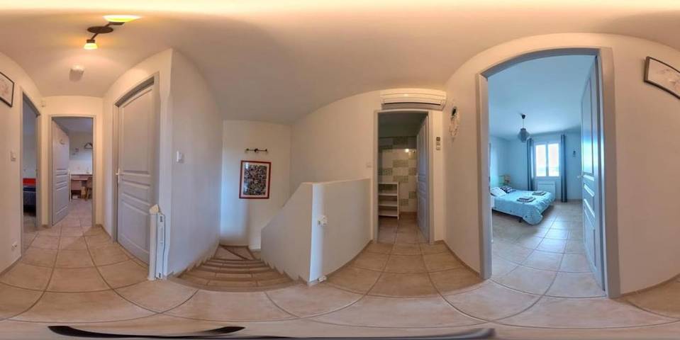 Location de vacances pour 8 personnes, avec piscine ainsi que jardin et terrasse à Poulx - 4