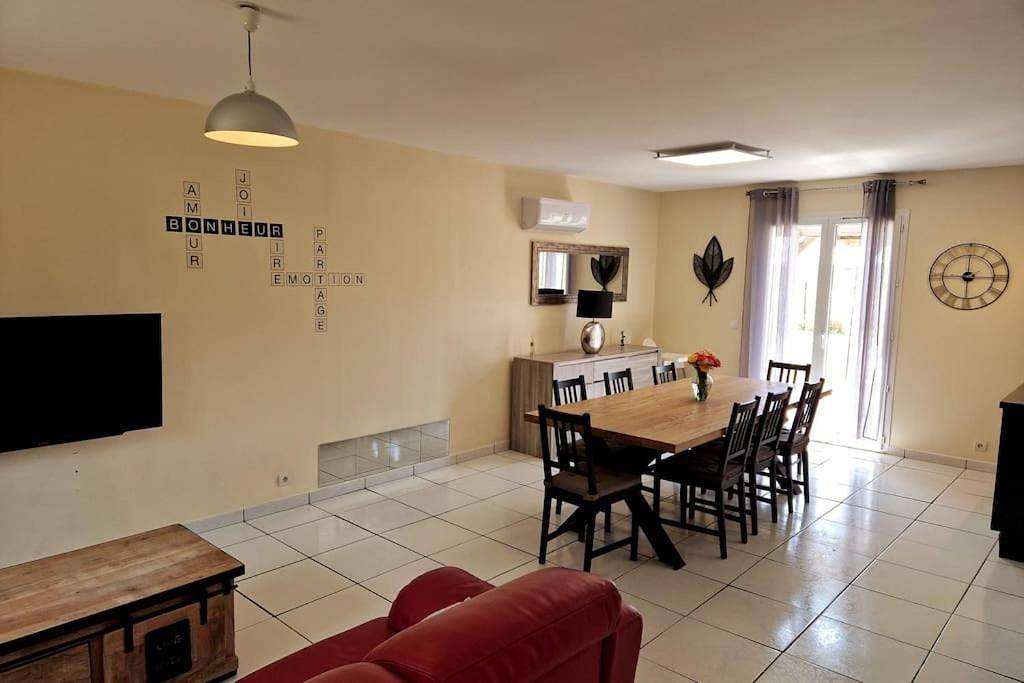 Four-Bedroom House in Podensac, Région de Langon