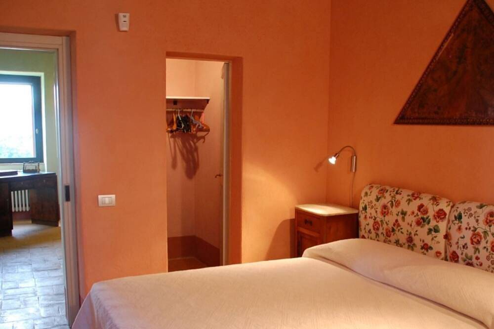 Bagnoletto, splendid farmhouse in the open countryside in Orte, Terni Provinz