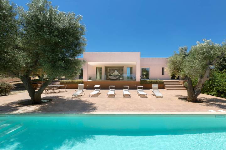 Agriturismo per 10 persone, con Giardino e Piscina a Carovigno