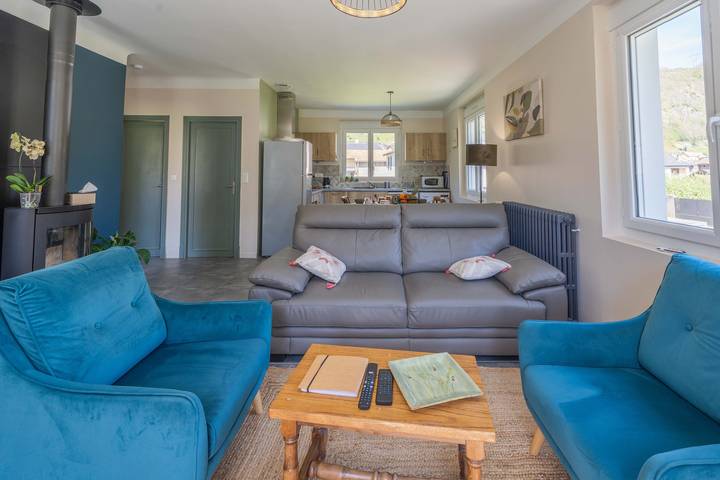 Holiday Home 'Gite Du Montcalm' with Mountain View, Shared Terrace and Wi-Fi in Auzat, Parc naturel régional des Pyrénées ariégeoises