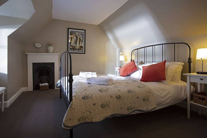Chestnut Cottage - a charming traditional stone cottage with 2 bedrooms on Arniston Estate in Lothian