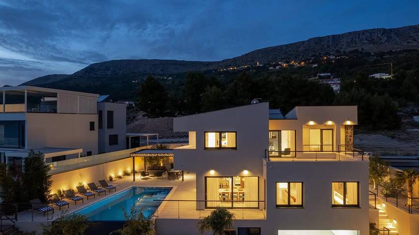 Villa für 8 Personen, mit Terrasse und Pool - 1